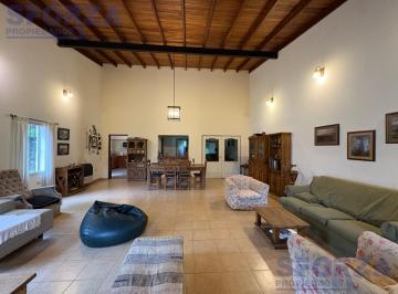 Casa · 350m² · 6 Ambientes · 10 Cocheras · Venta Casa en Dos Plantas