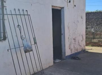 Casa · 78m² · 2 Dormitorios · Casa a Refaccionar o Demoler, en Zona Norte