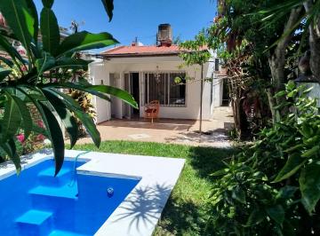 Casa · 131m² · 5 Ambientes · 1 Cochera · Casa de Tres Dormtorios.