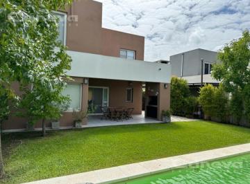 Casa · 120m² · 5 Ambientes · 2 Cocheras · Casa de Santa Maria