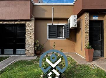 Casa · 8 Ambientes · 1 Cochera · Casa en Venta B° La Ribera