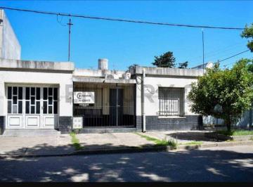 Casa · 119m² · 4 Ambientes · 1 Cochera · Venta - Casa de 3 Dorm. - Casilda