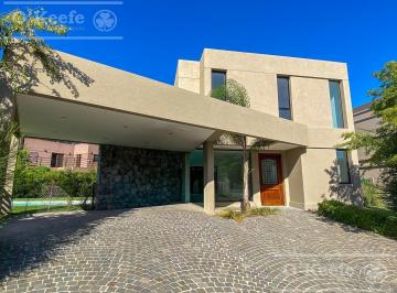 Casa · 227m² · 5 Ambientes · 2 Cocheras · Casa en Venta a Estrenar con Piscina en Fincas de Hudson Berazategui