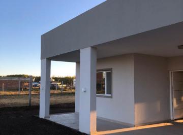 Casa · 100m² · 4 Ambientes · 1 Cochera · Casa en Cinco Saltos