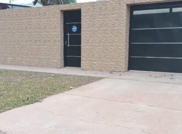 Casa · 130m² · 4 Ambientes · 1 Cochera · Moderna Propiedad de 2 Dorm. Frente Al Liceo en Recreo