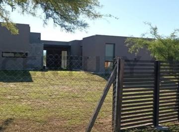 Casa · 192m² · 4 Ambientes · 2 Cocheras · Venta Casa de Categoria en Barrio Cerrado La Melinca