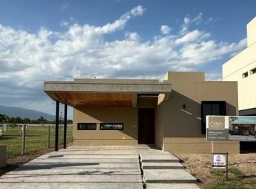 Casa · 107m² · 5 Ambientes · 2 Cocheras · Casa de 1 Planta en Country Viento Sur a Estrenar