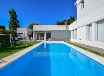 Casa · 250m² · 6 Ambientes · 2 Cocheras · 507 E/133y135