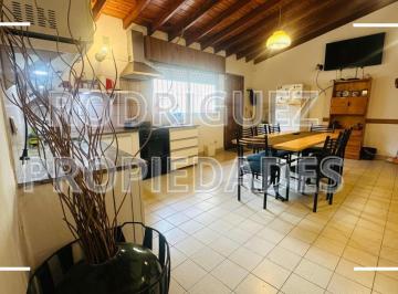 Casa · 98m² · 5 Ambientes · 1 Cochera · Casa en Venta Villa Gesell