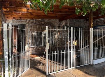 Casa · 90m² · 3 Ambientes · 1 Cochera · Casa en Venta Para Actualizar Castelar Sur