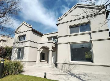 Casa · 380m² · 8 Ambientes · Casa - Kentucky Club de Campo, Funes