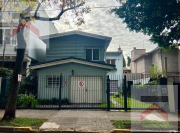 Casa · 213m² · 5 Ambientes · 3 Cocheras · Casa en La Lucila, Libertador Al Rio, 3 Dorm., Dependencia, Jardín, Pileta y Cochera