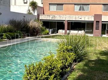 Casa de 5 ambientes, La Plata · Casa con 4 Dorm. en 970 m² en Venta en La Plata