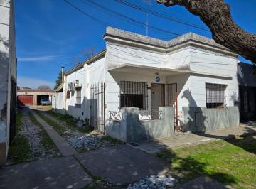 Casa de 2 ambientes, La Plata · Casa con 450 m² en Venta en Altos de San Lorenzo con 2 Habitaciones a Refaccionar