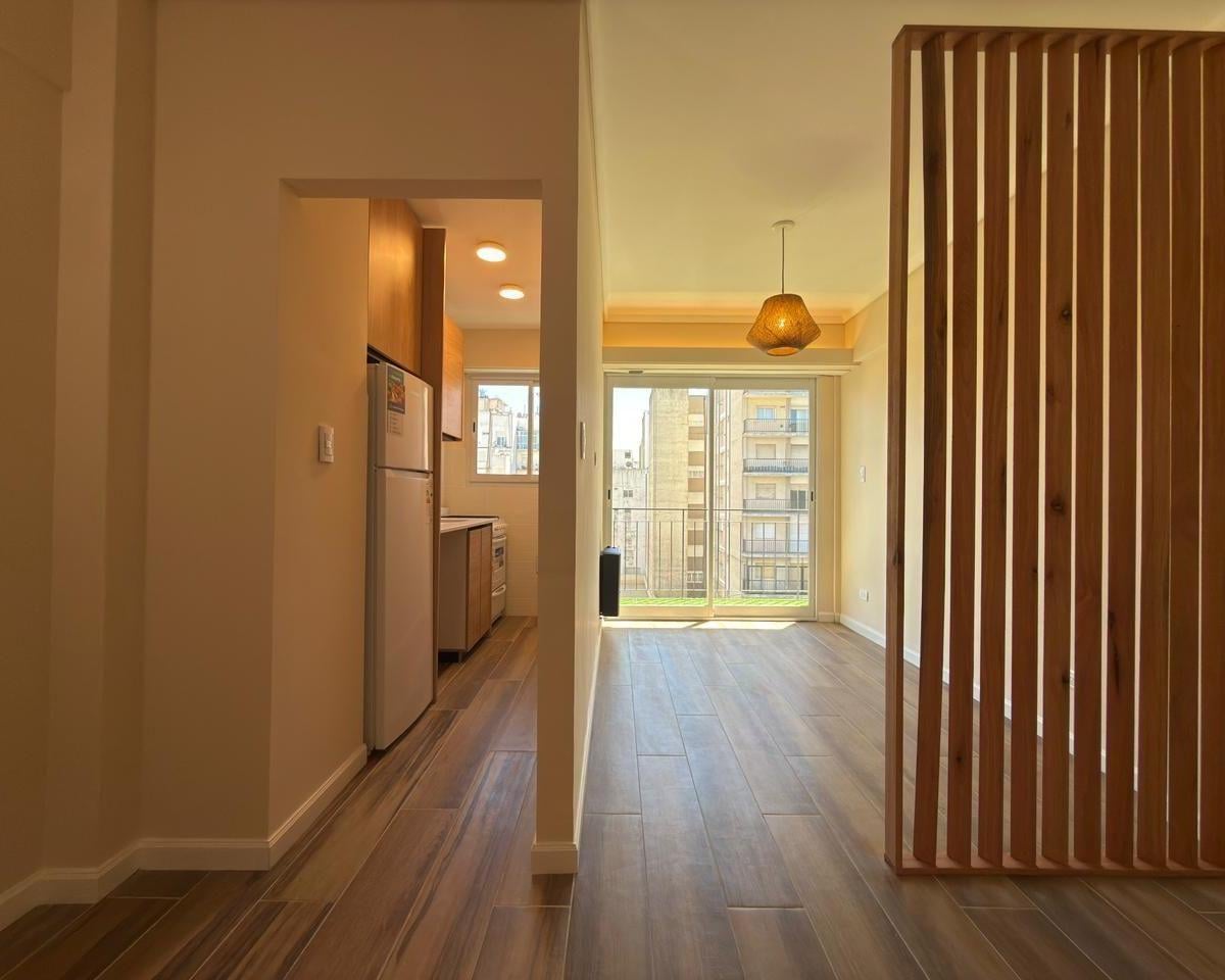 Depto 1 amb, 27m² con balcón — Centro