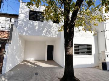 Casa de 4 ambientes, Vicente López · Casa en Venta 4 Ambientes en Florida con Jardin y Garage