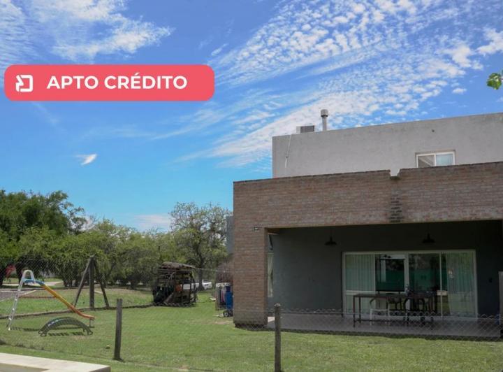 Casa · 320m² · 6 Ambientes · 2 Cocheras