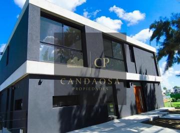 Casa · 256m² · 5 Ambientes · Bcf. Casa con Ambientes Amplios a La Laguna