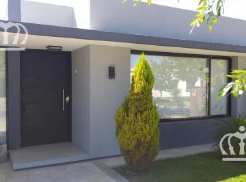 Casa · 182m² · 5 Ambientes · 1 Cochera · Casa en Venta - Pileta - Barrio La Horqueta de Echeverría