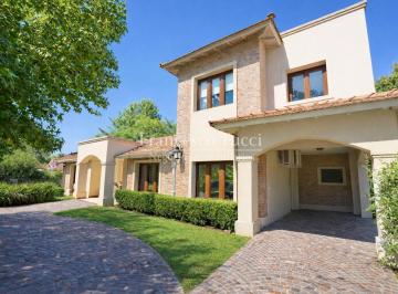 Casa · 331m² · 4 Ambientes · 3 Cocheras · Casa en Venta 4 Ambientes Club de Campo La Tradición Lote Central con Pileta