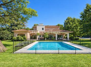 Casa · 331m² · 4 Ambientes · 3 Cocheras · Casa en Venta 4 Ambientes Club de Campo La Tradición Lote Central con Pileta