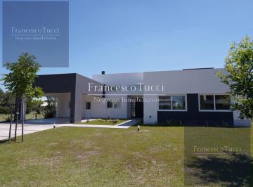 Casa · 220m² · 5 Ambientes · 2 Cocheras · Casa en Venta 4 Ambientes Terravista