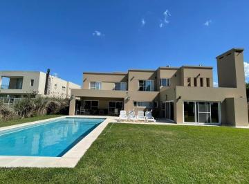 Casa · 550m² · 6 Ambientes · 2 Cocheras · Casa en Venta Barrio Privado Terravista