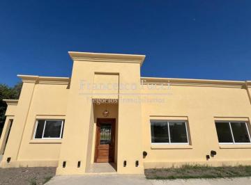 Casa · 151m² · 4 Ambientes · 2 Cocheras · Casa en Venta 4 Ambientes Barrio El Nacional
