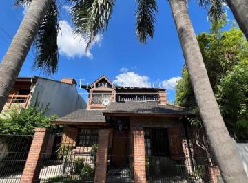 Casa · 233m² · 5 Ambientes · 3 Cocheras · Casa en Venta 5 Ambientes Ituzaingó Norte
