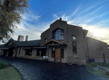 Casa · 230m² · 5 Ambientes · 1 Cochera · Casa en Venta Barrio Privado Club de Campo La Tradicion