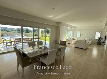 Casa · 370m² · 4 Ambientes · 2 Cocheras · Casa en Venta en Terravista Fondo Laguna