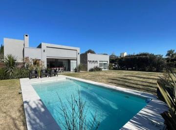 Casa · 203m² · 4 Ambientes · 1 Cochera · Casa en Venta en Barrio Privado San Patricio