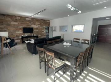 Casa · 203m² · 4 Ambientes · 1 Cochera · Casa en Venta en Barrio Privado San Patricio