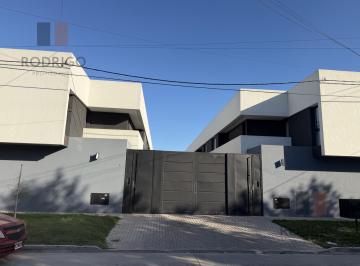 Casa · 107m² · 4 Ambientes · Duplex en Los Hornos