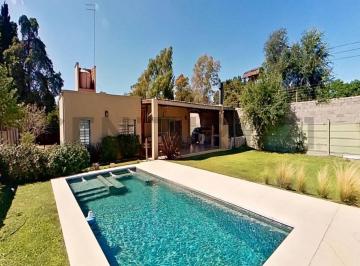 Quinta vacacional · 79m² · 3 Ambientes · 1 Cochera · Casa con Parque y Pileta
