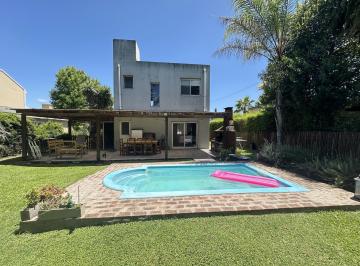 Casa · 169m² · 5 Ambientes · 2 Cocheras · Casa en El Barrio Privado Jardines de Escobar