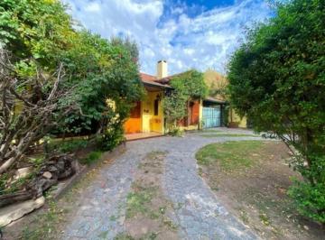 Casa · 240m² · 5 Ambientes · 4 Cocheras · Chalet en Venta | Ituzaingó Norte