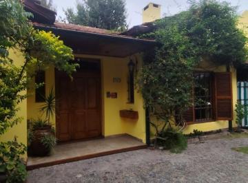 Casa · 240m² · 5 Ambientes · 4 Cocheras · Casa Venta Ituzaingo