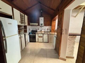 Casa · 186m² · 5 Ambientes · 1 Cochera · Casa en Venta en Luis Agote