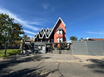 Casa · 374m² · 6 Ambientes · 4 Cocheras · Casa en Venta 6 Ambientes Ramos Mejía