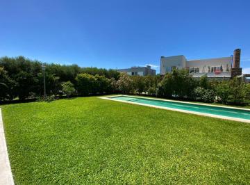 Casa · 340m² · 6 Ambientes · Casa en Venta en Los Alisos, Nordelta