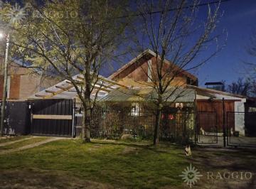 Casa · 450m² · 5 Ambientes · 3 Cocheras · Casa y 4 Departamentos en El Bolson (Nr - 16)