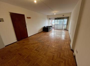 Departamento · 86m² · 4 Ambientes · Departamento en Venta - Tucumán Al 900, Rosario - 2° Piso con Ascensor - 2 Dorm.