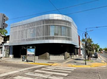 Oficina comercial · 200m² · 6 Cocheras · Edificio Comercial en Munro