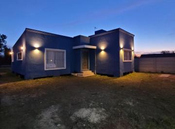 Casa · 80m² · 3 Ambientes · 3 Cocheras · Venta Casa Apto Credito