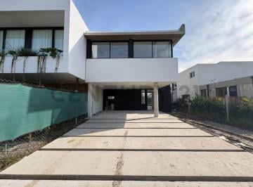 Casa · 155m² · 4 Ambientes · Casa en Venta en City Bell El Quimilar