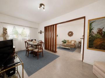 Casa · 90m² · 2 Dormitorios · Venta Casa (3) Amb. Totalmente Reciclada - Parque Luro