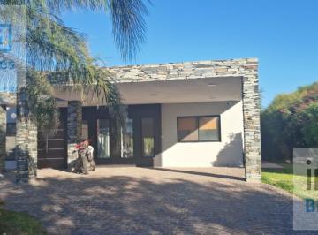 Casa · 158m² · 4 Ambientes · 2 Cocheras · Oportunidad Unica! Sobre La Ruta 58 a Solo 7 Min de San Vicente - Casa 4 Amb - Quincho Cub. Pileta