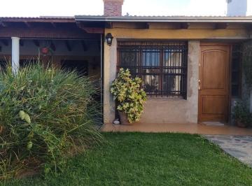 Casa · 110m² · 3 Ambientes · 5 Cocheras · Venta Casa en Barrio Pacífico - Bahía Blanca