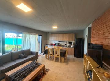 Casa · 180m² · 2 Dormitorios · 2 Cocheras · Casa de 2 Dorm. en Docta – Amoblada, con Pileta y Amplio Patio